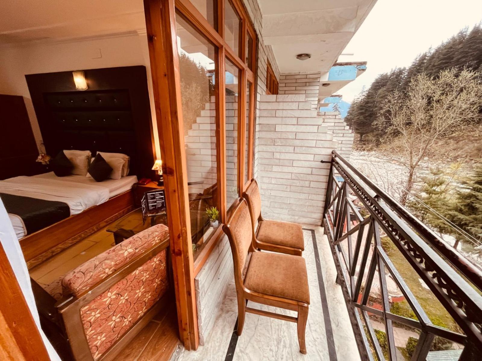 Nadi Kinare , Mall Road Manali - A Riverside Resort M 62305-50300 - Manali (Himachal Pradesh) — Photos 2
