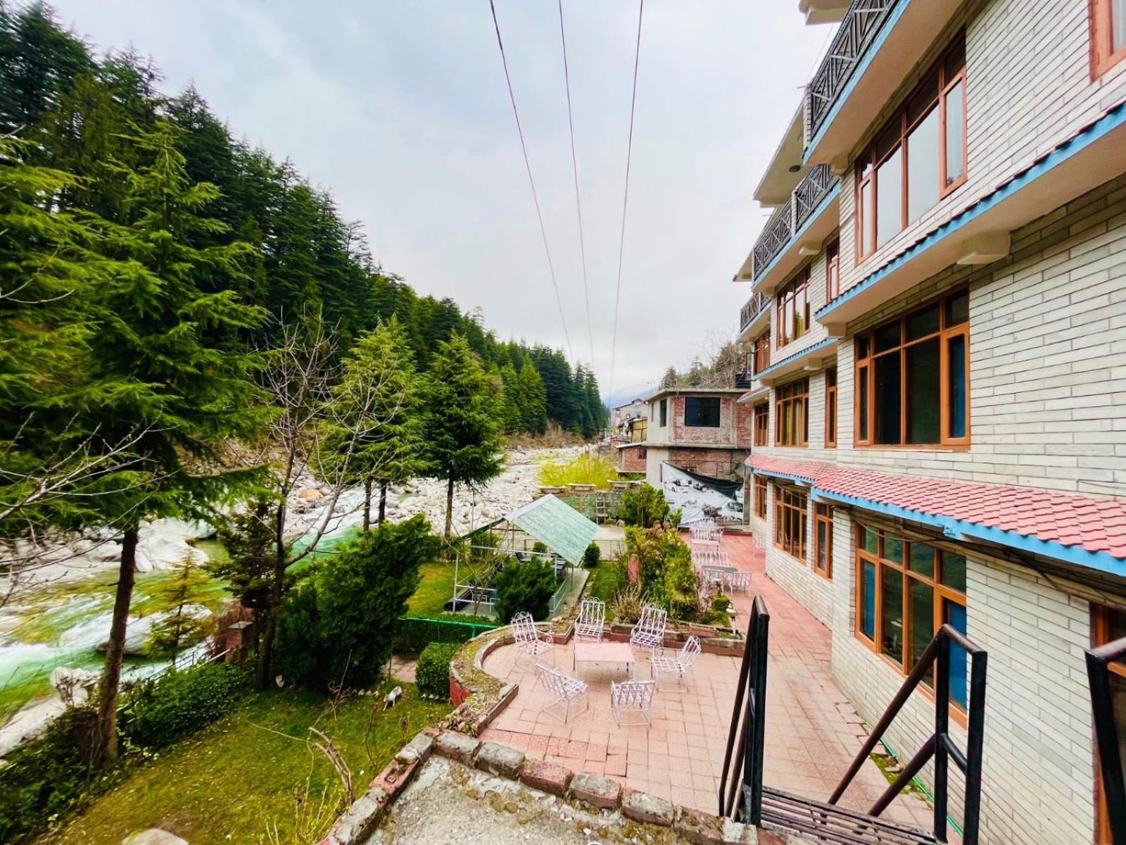 Nadi Kinare , Mall Road Manali - A Riverside Resort M 62305-50300 - Manali (Himachal Pradesh) — Photos 1