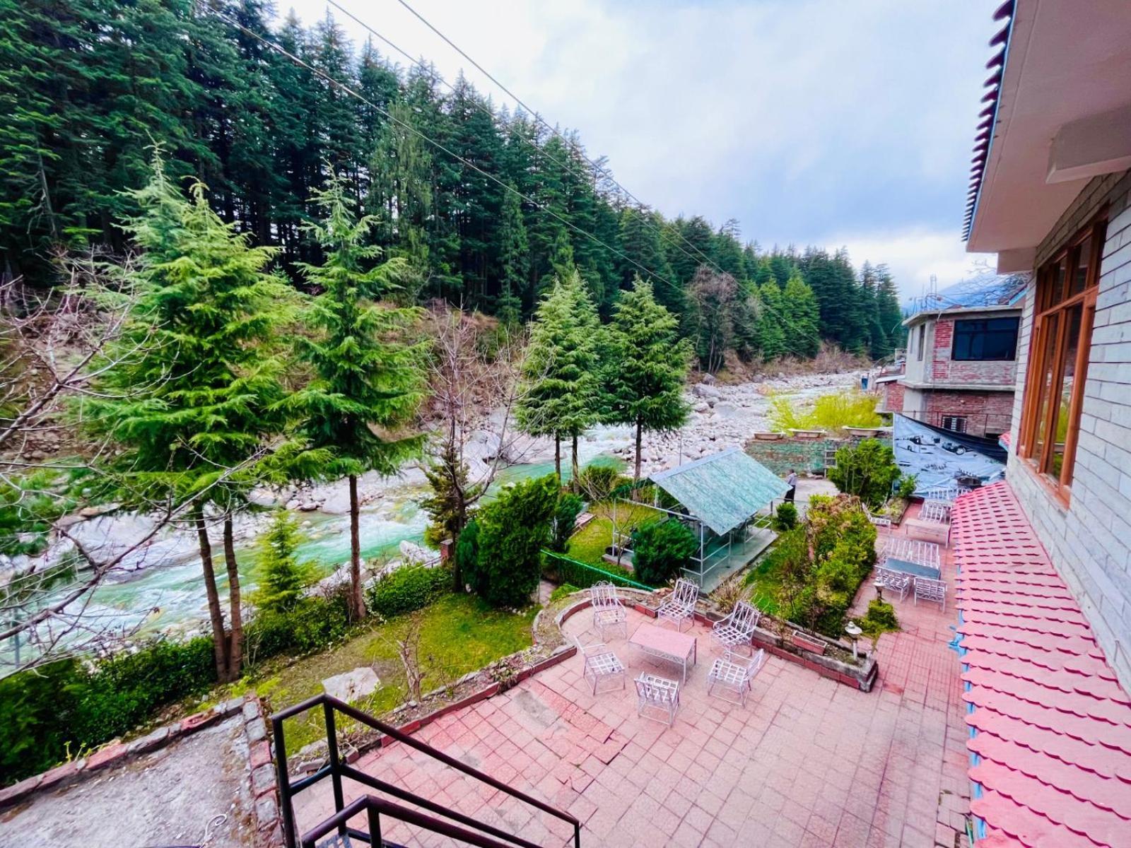 Nadi Kinare , Mall Road Manali - A Riverside Resort M 62305-50300 - Manali (Himachal Pradesh), Manali